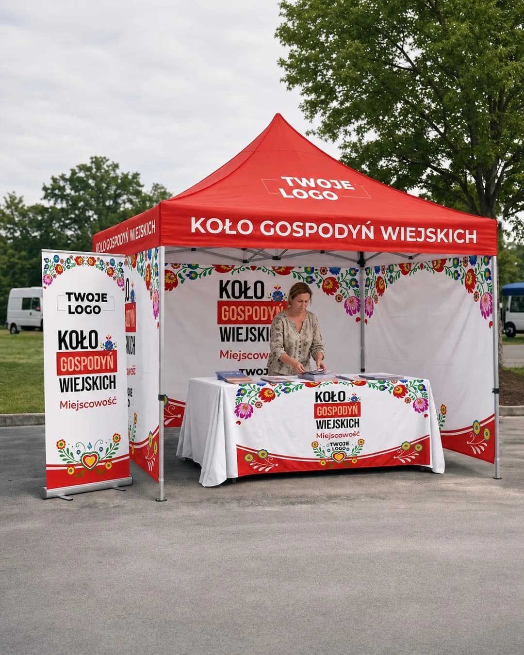 🌸 Wasze KGW zasługuje na stoisko, które widać z daleka! Dożynki, festyn, jarmark czy wydarzenie gminne? Zaprojektujemy spójną i profesjonalną oprawę z nazwą miejscowości, logo ora